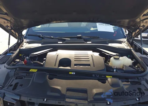 2025 Land Rover Range Rover P550E Se z USA, uszkodzony, nr VIN SALKP9F42SA279038